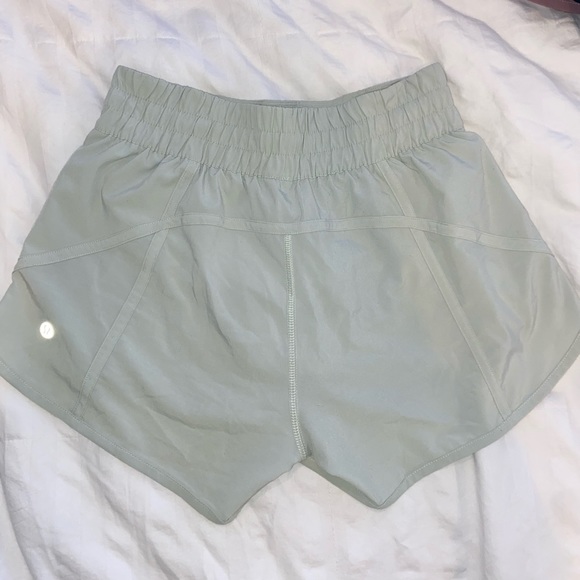 TOOTH PASTE UNIQUE COLOR LULULEMON TRACKER SHORTS - Picture 2 of 4